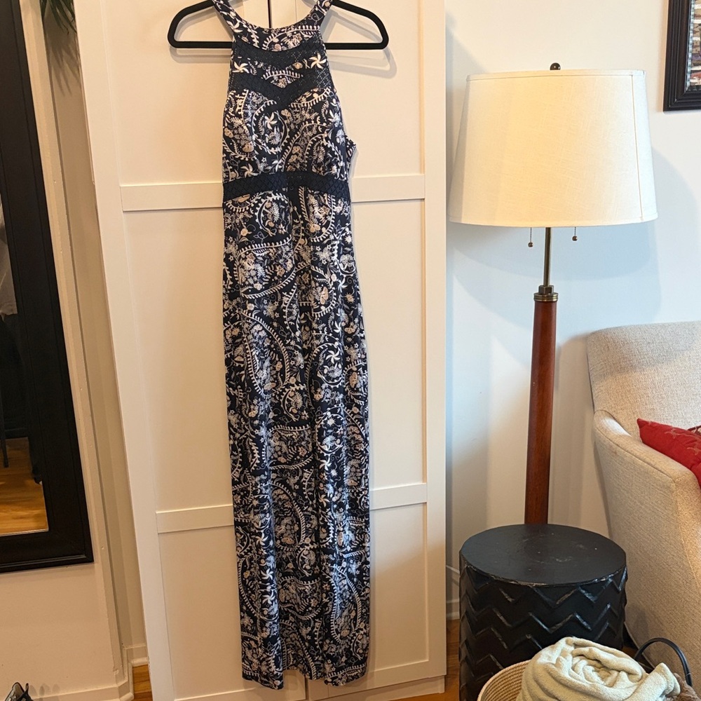 Elegant Navy and White Patterned Maxi Dress